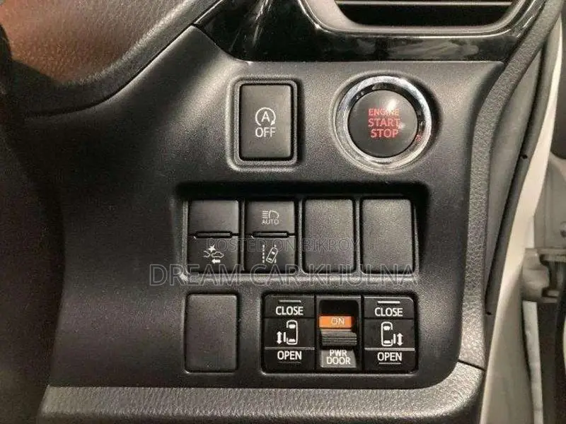 Toyota Voxy V Pkg Non Hybrid 2020