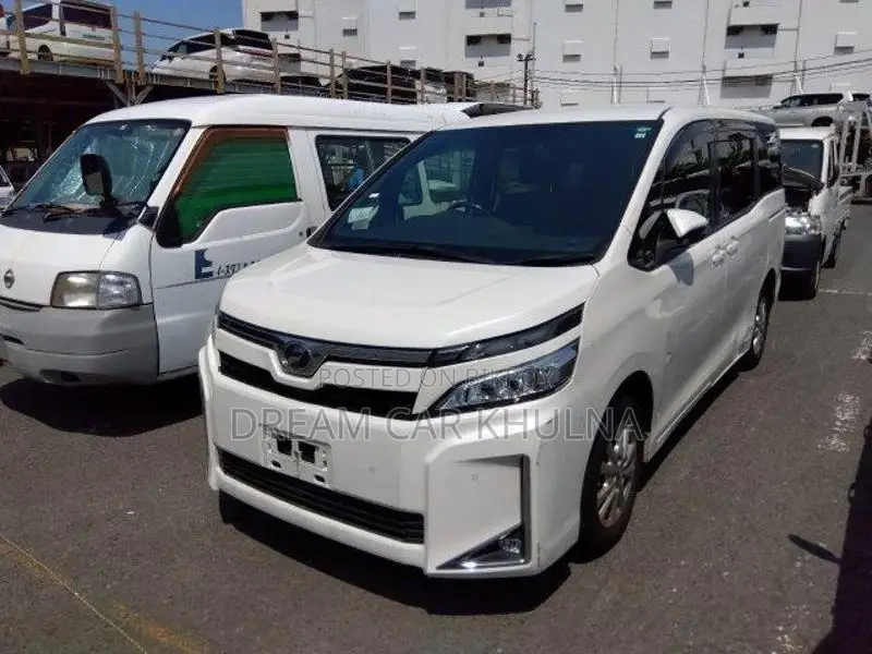 Toyota Voxy V Pkg Non Hybrid 2020