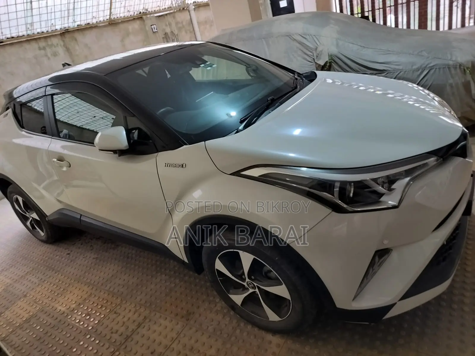 Toyota C-HR . 2017
