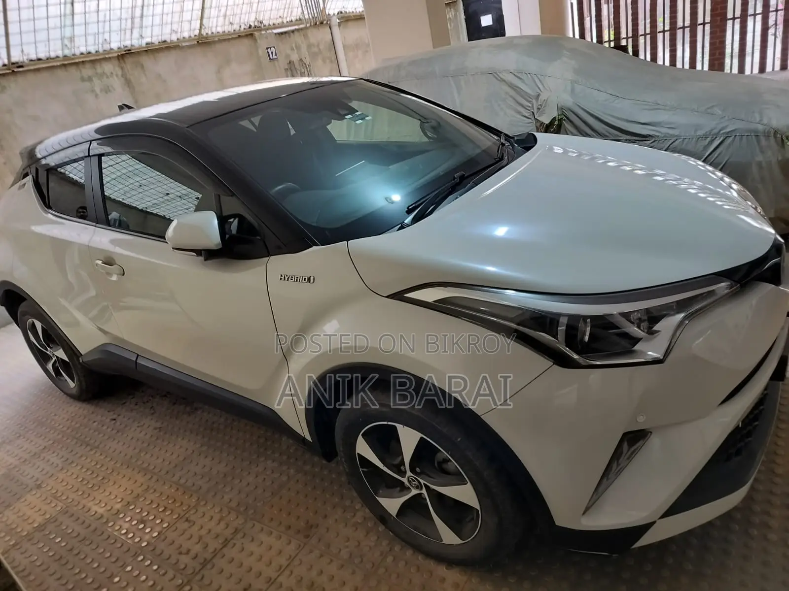 Toyota C-HR . 2017