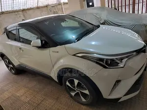 Toyota C-HR . 2017
