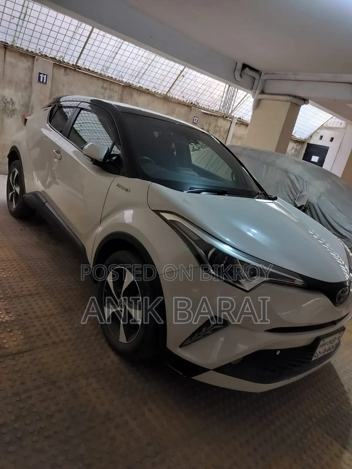 Toyota C-HR . 2017