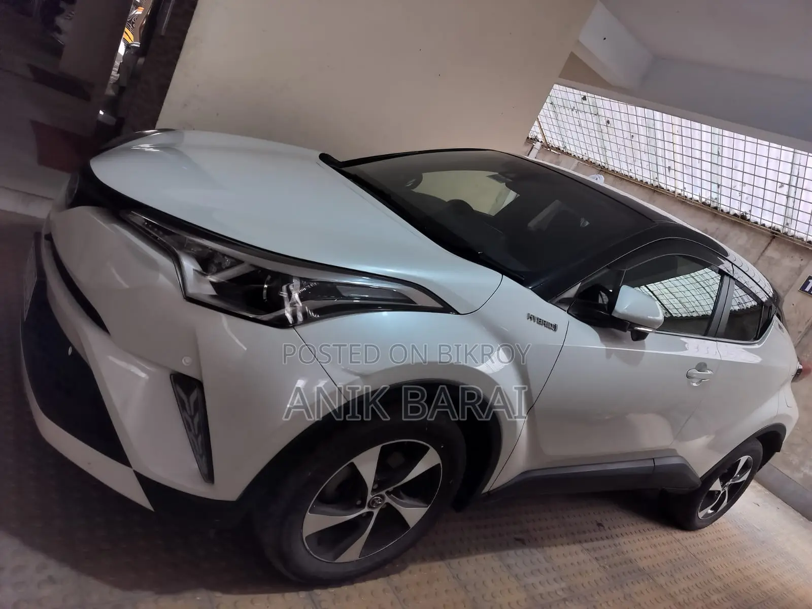 Toyota C-HR . 2017