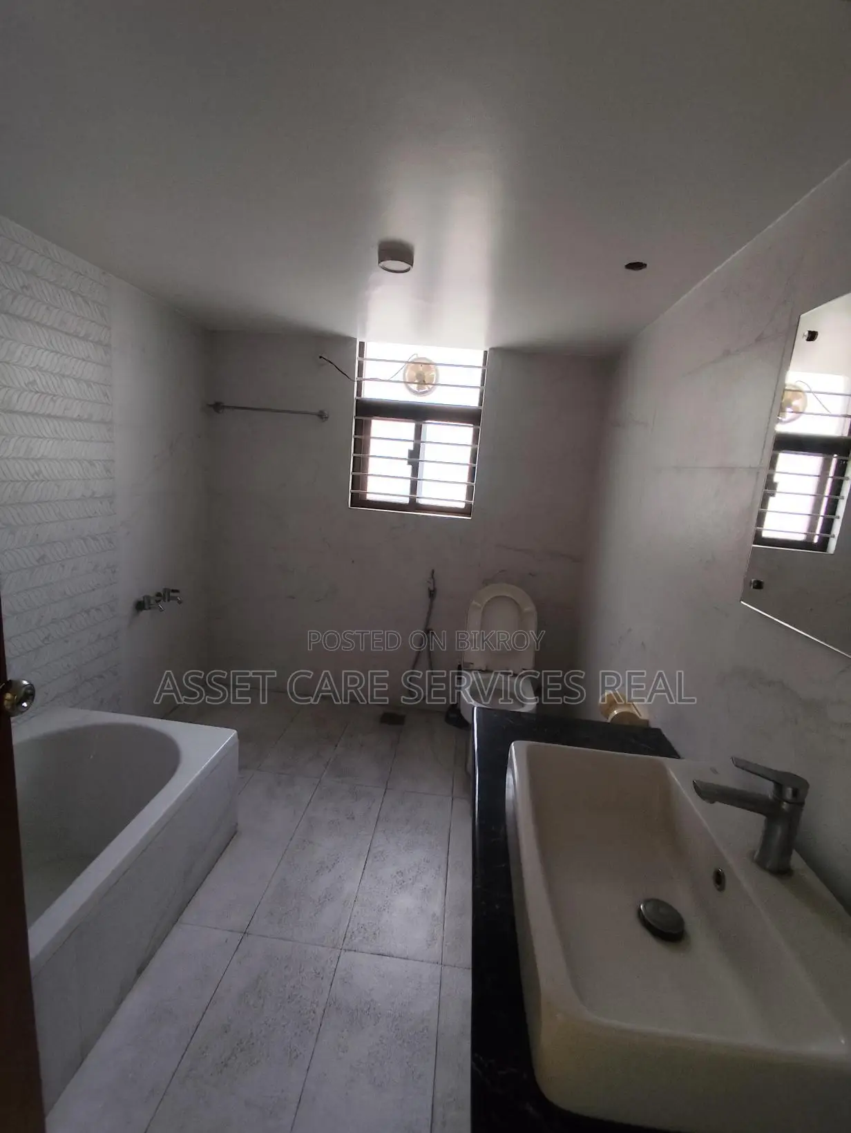 4200-Sqft Office Space Rent In Baridhara Diplomatic Zone