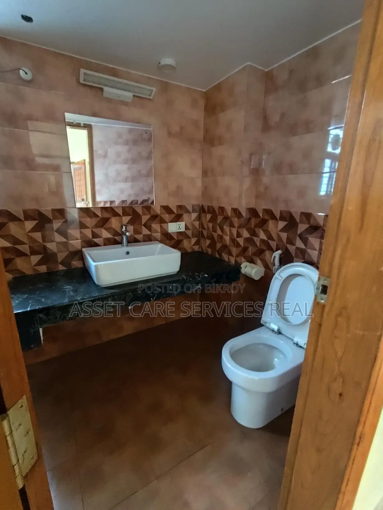 4200-Sqft Office Space Rent In Baridhara Diplomatic Zone