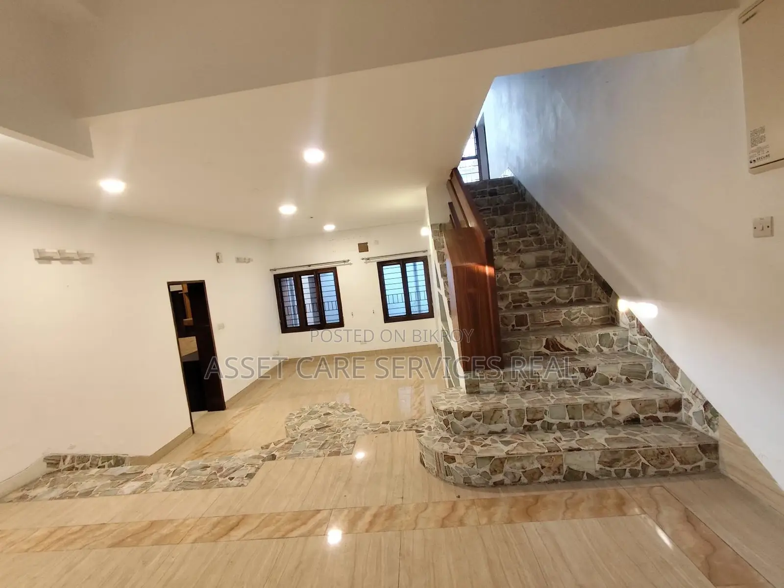 Luxurious Independent House Rent Baridhara Diplomatic Zone