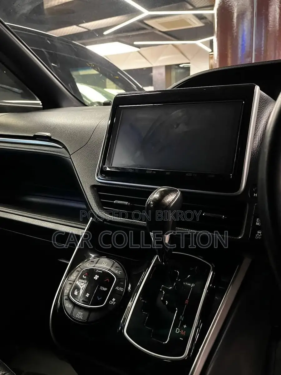 Toyota Esquire GI Pkg With Lone 2020