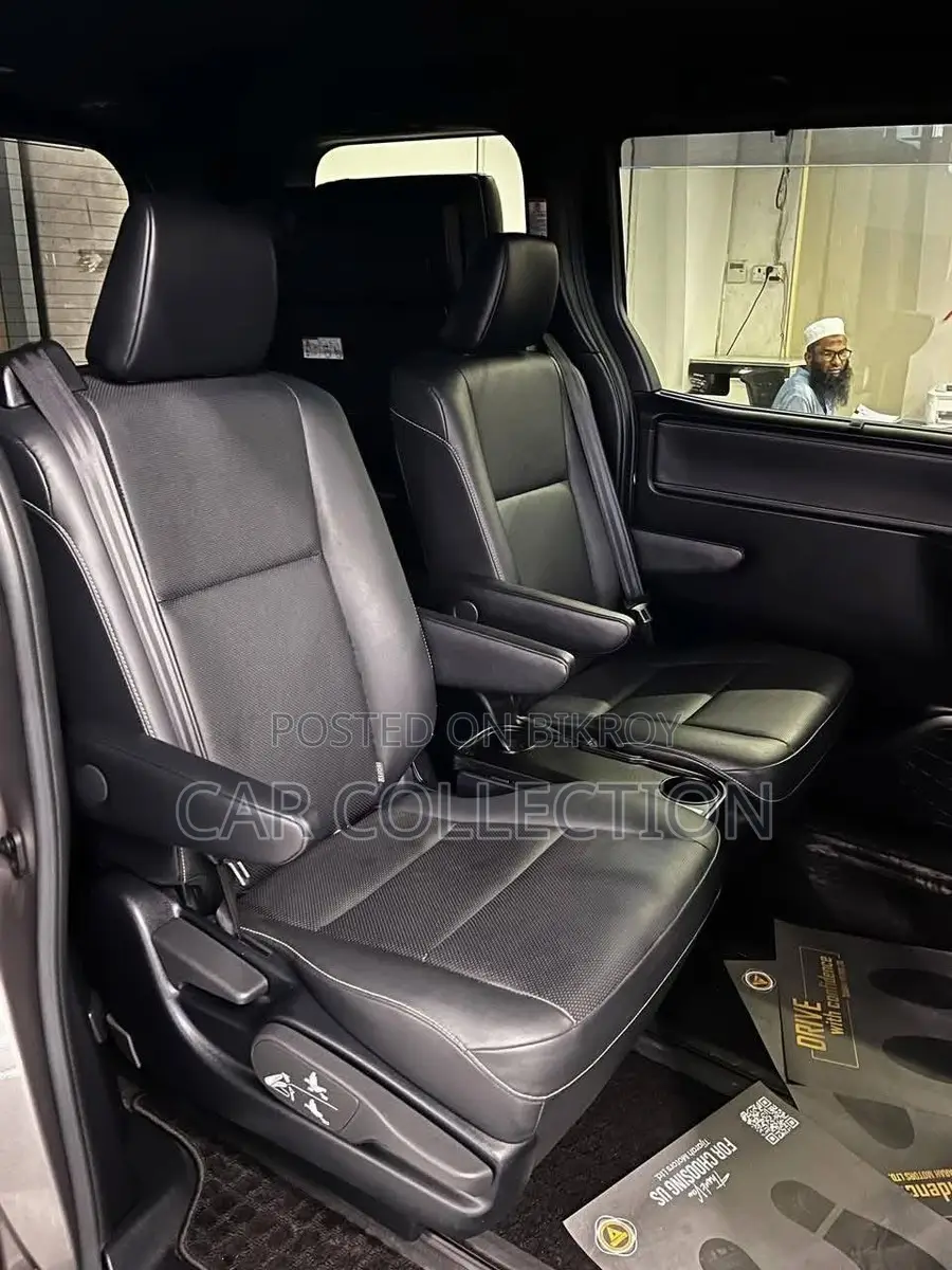 Toyota Esquire GI Pkg With Lone 2020