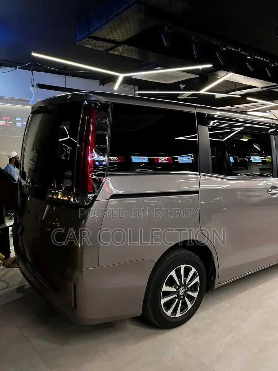 Toyota Esquire GI Pkg With Lone 2020