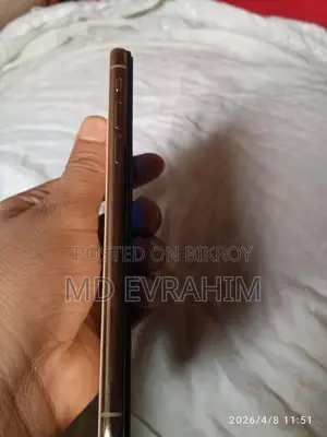 Apple iPhone XS . (Used)