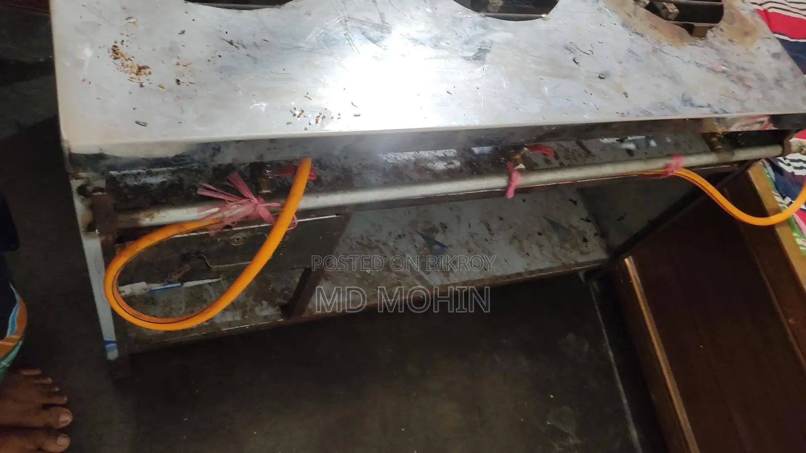 রেস্টুরেন্টের চুল