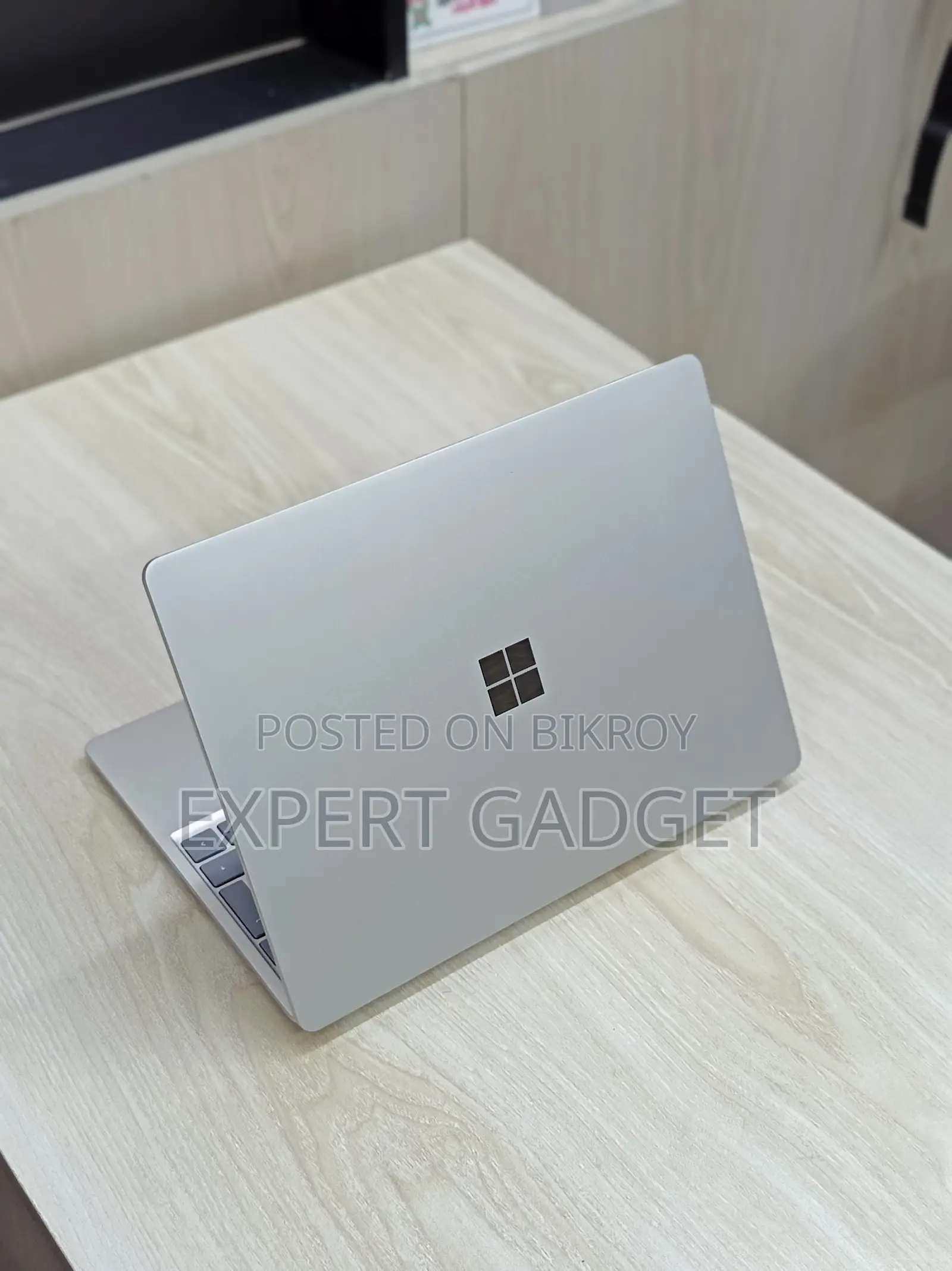 Microsoft Surface Laptop Go|Intel Core i5-10th Gen|16 GB RAM|256 SSD