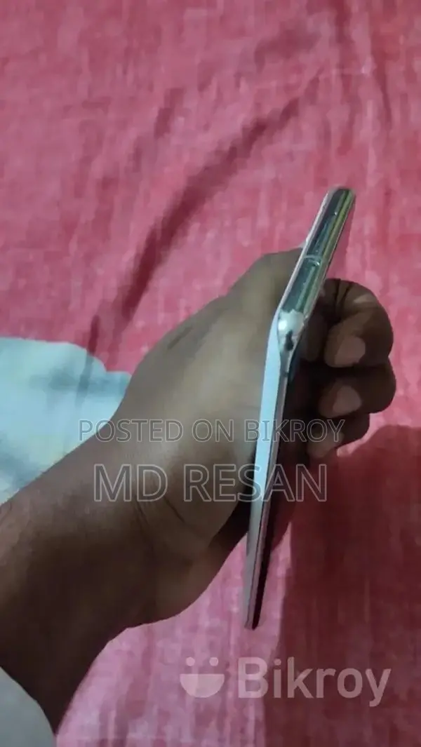 Samsung Galaxy S20 (Used)