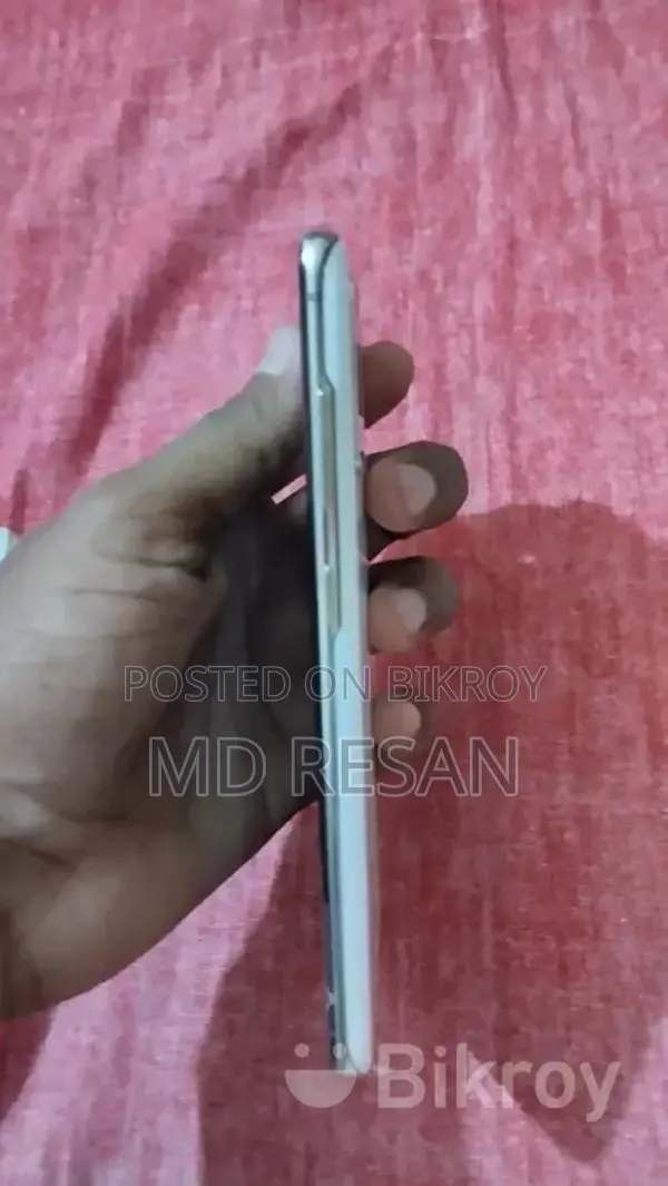 Samsung Galaxy S20 (Used)