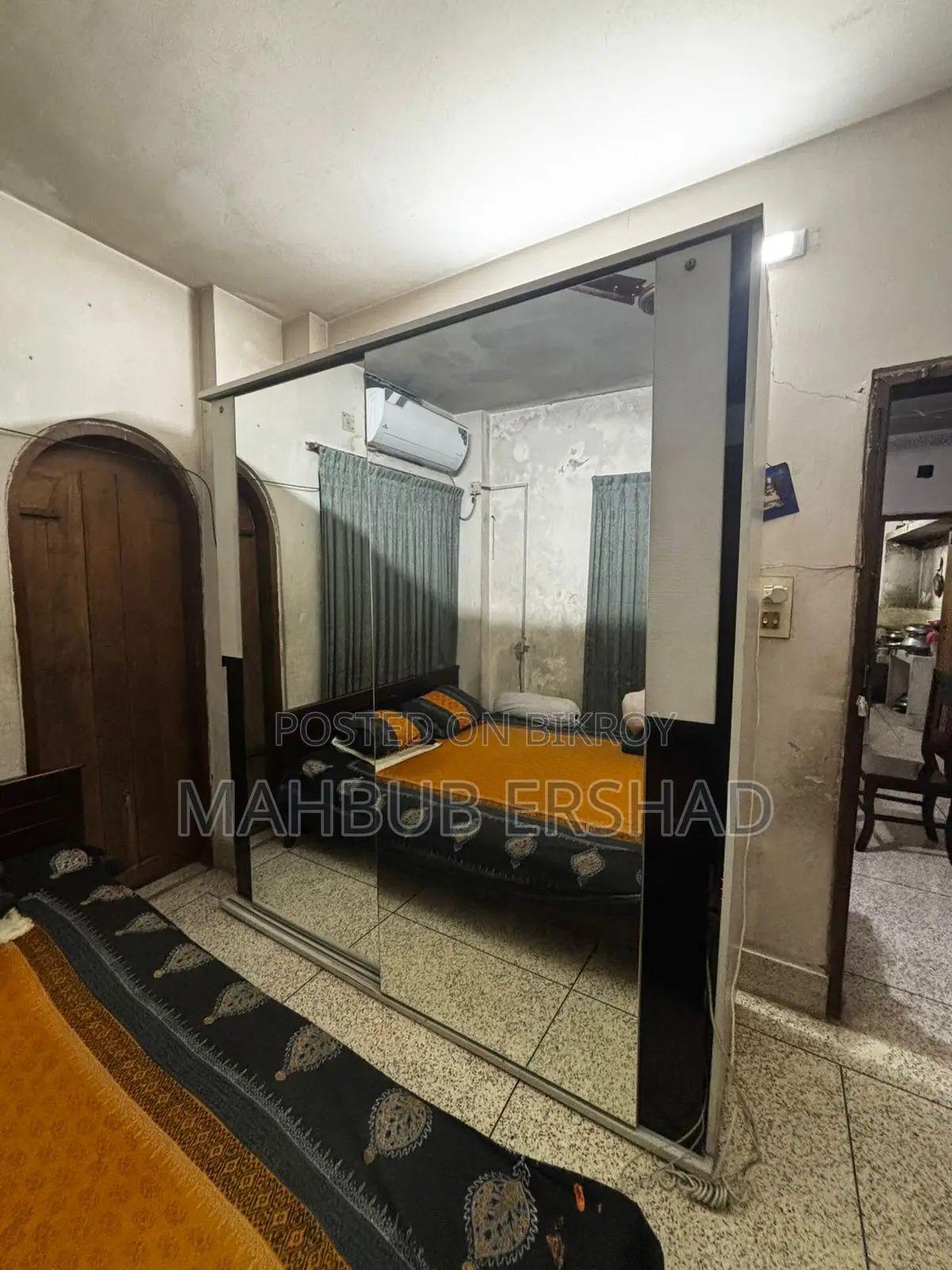 প্রিমিয়াম ইমপোর্টেড স্লাইডিং ডোর আলমারি ফুল মিররসহ বিক্রয় হবে