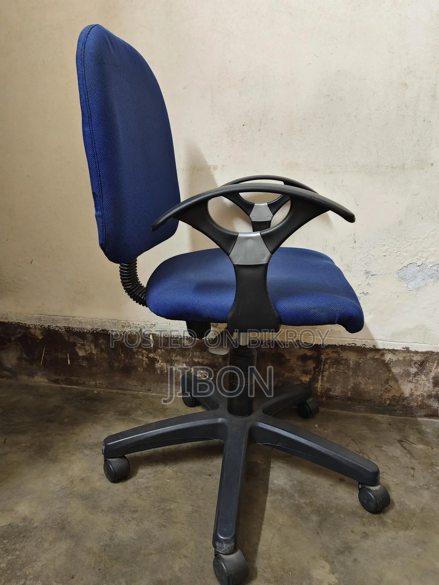 চেয়ার।
