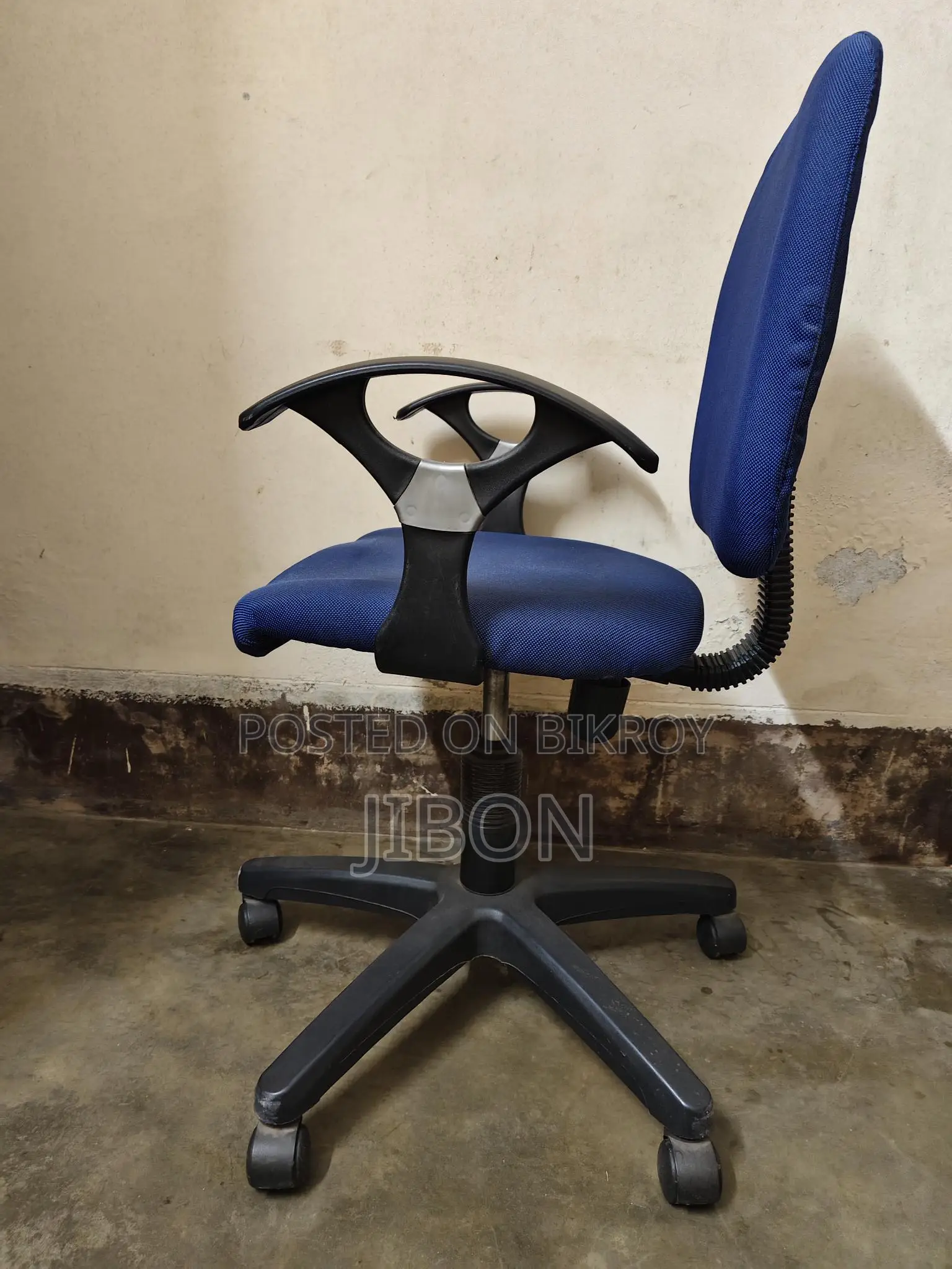 চেয়ার।