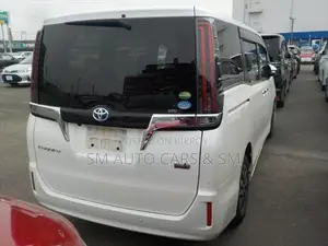 টয়োটা এস্কয়ার হাইব্রিড জিআই পার্ল ২০২১