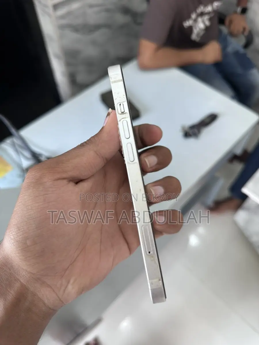 Apple iPhone 13 (Used)