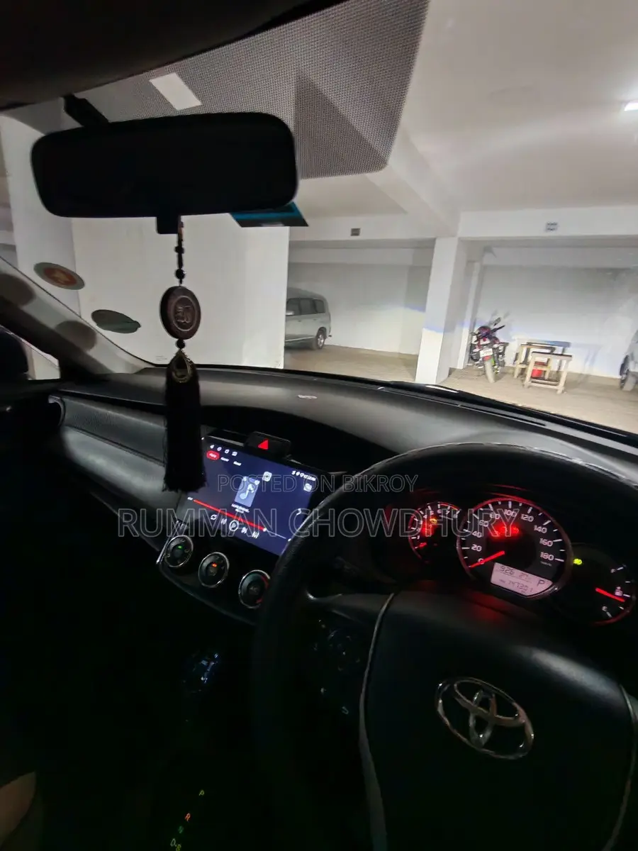 Toyota Axio 2012
