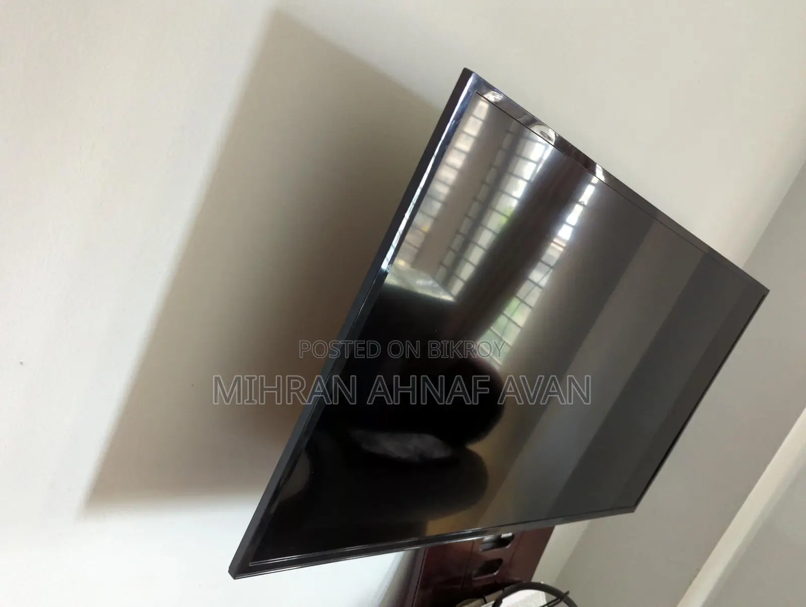 Tv for sell in good price negotiate if interested.