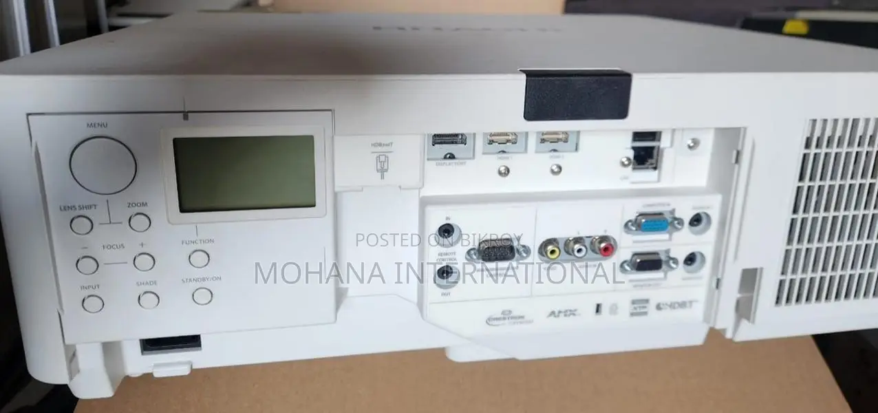 Hitachi 7500 lumens large projector