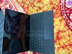 Microsoft Surface Pro 7 সাথে অ্যাটাচেবল কিবোর্ড