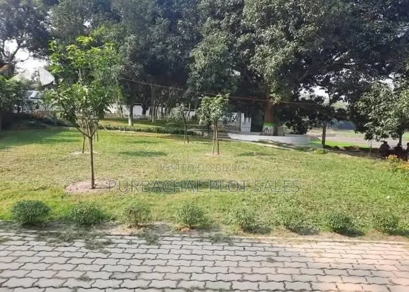 পূর্বাচলের পাশেই প্লট কিনতে চান?