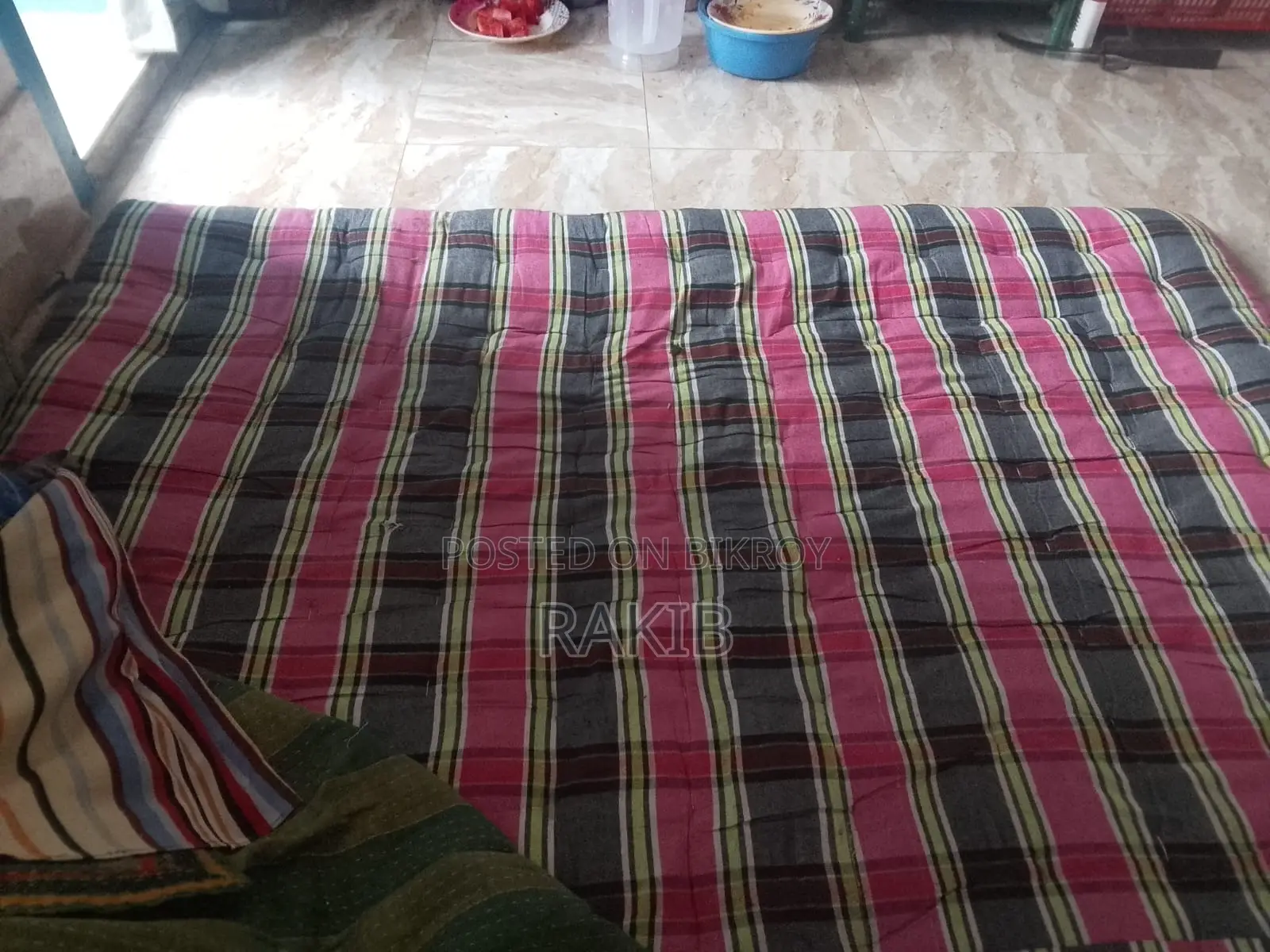 তোশক ও বালিশ৷ ৩ টি
