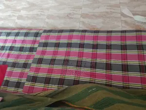 তোশক ও বালিশ৷ ৩ টি