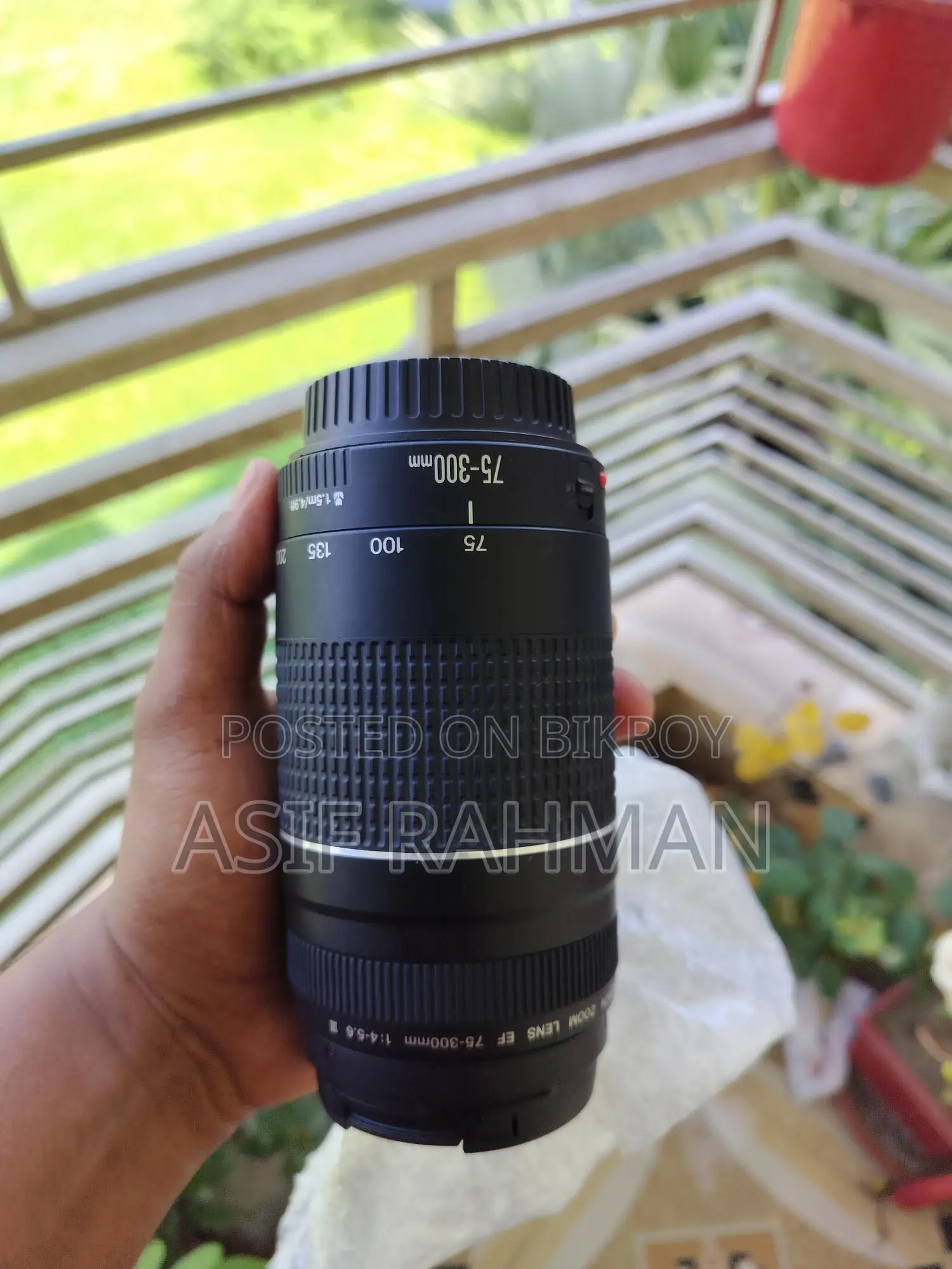 75-300 mm zoom lens