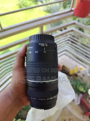 75-300 mm zoom lens