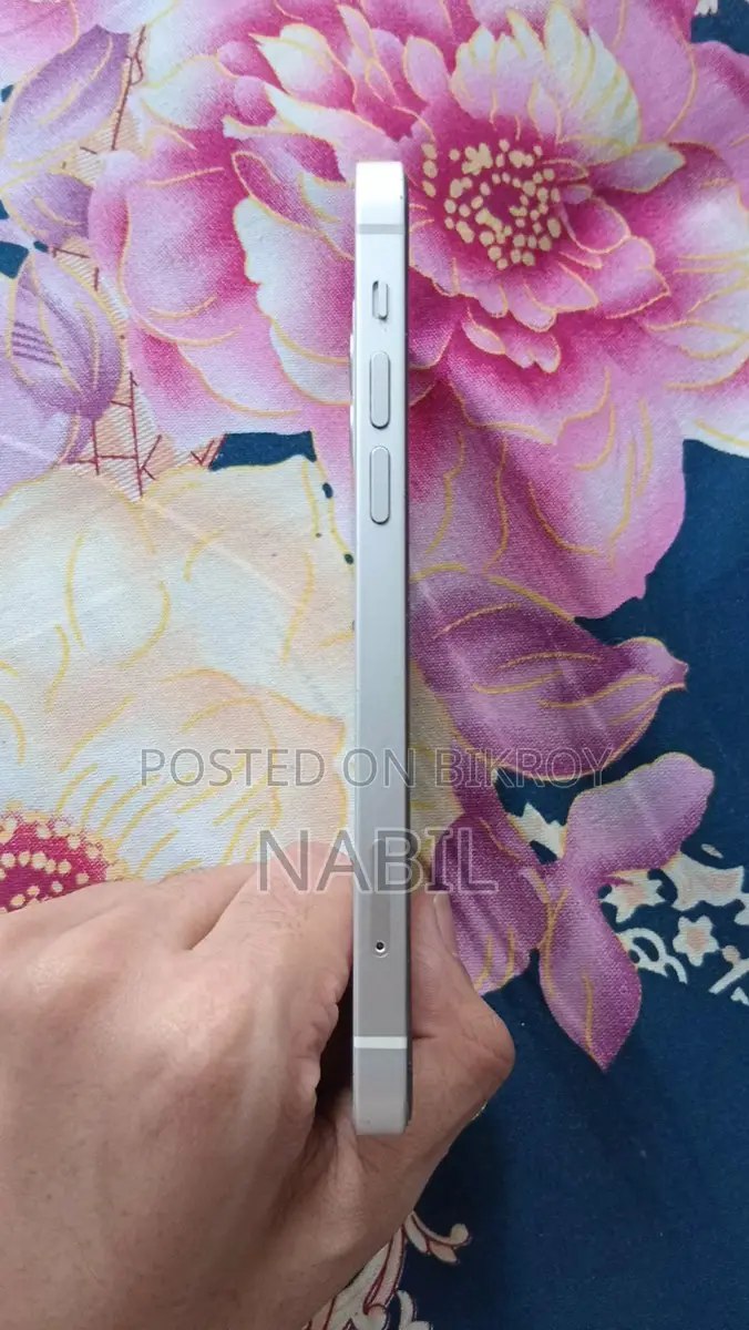 Apple iPhone 12 (Used)