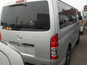 Toyota Hiace GL Silver Dual AC 2021