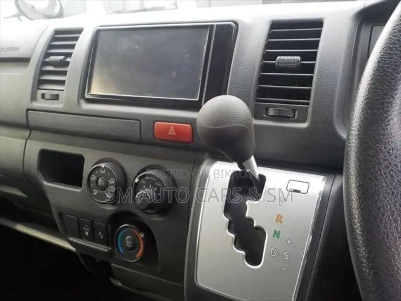 Toyota Hiace GL Silver Dual AC 2021