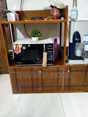 এটি একটি ৮ মাসের ব্যবহৃত ওভেন ক্যাবিনেট।