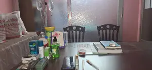 দোকান/চেম্বার/ডাক্তারের চেম্বারের গ্লাস এর তৈরি কেবিনেট