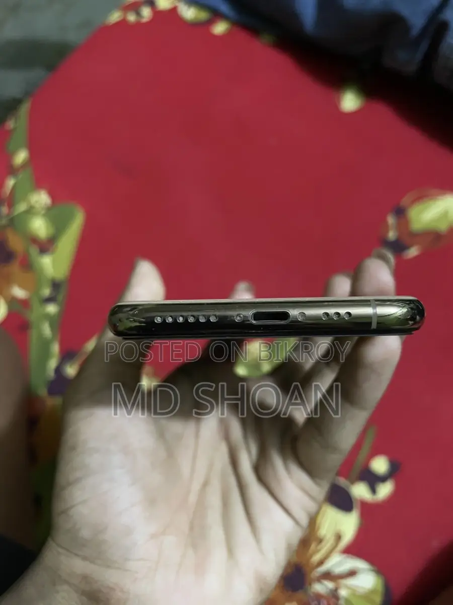 Apple iPhone XS (Used)