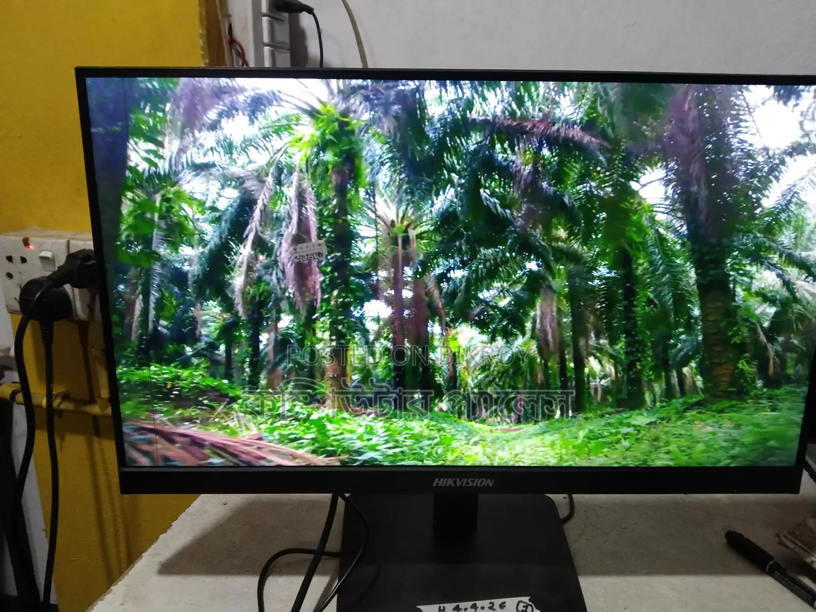 22 Inch IPS Borderless Monitor Hikvision