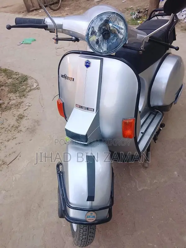 Bajaj Vespa . 2000