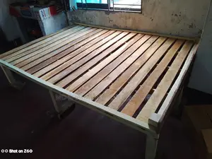 একটি চকি বিক্রি হবে।
