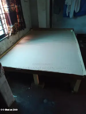 একটি চকি বিক্রি হবে।