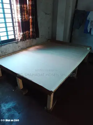 একটি চকি বিক্রি হবে।