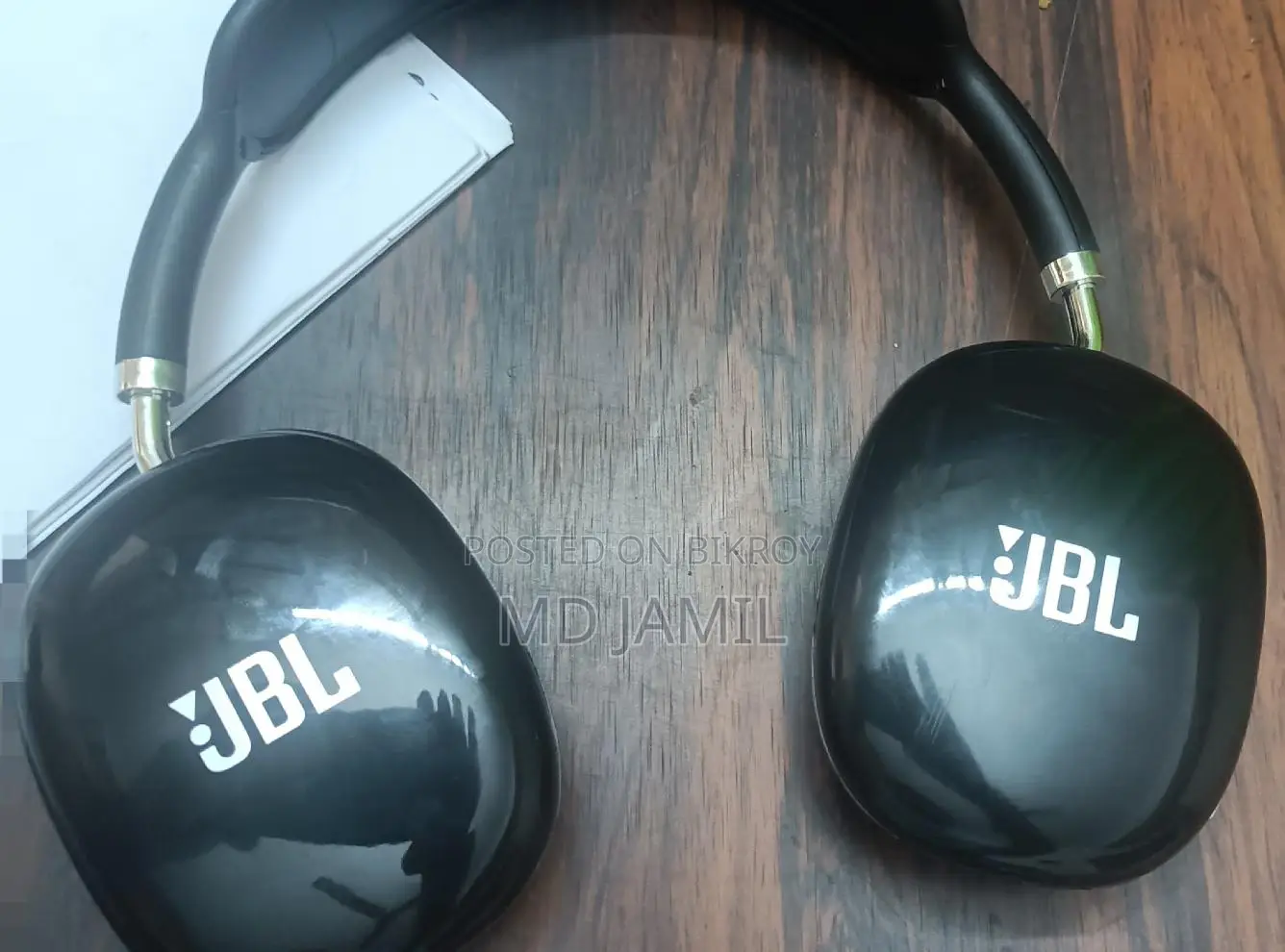 i12 JBL headphone