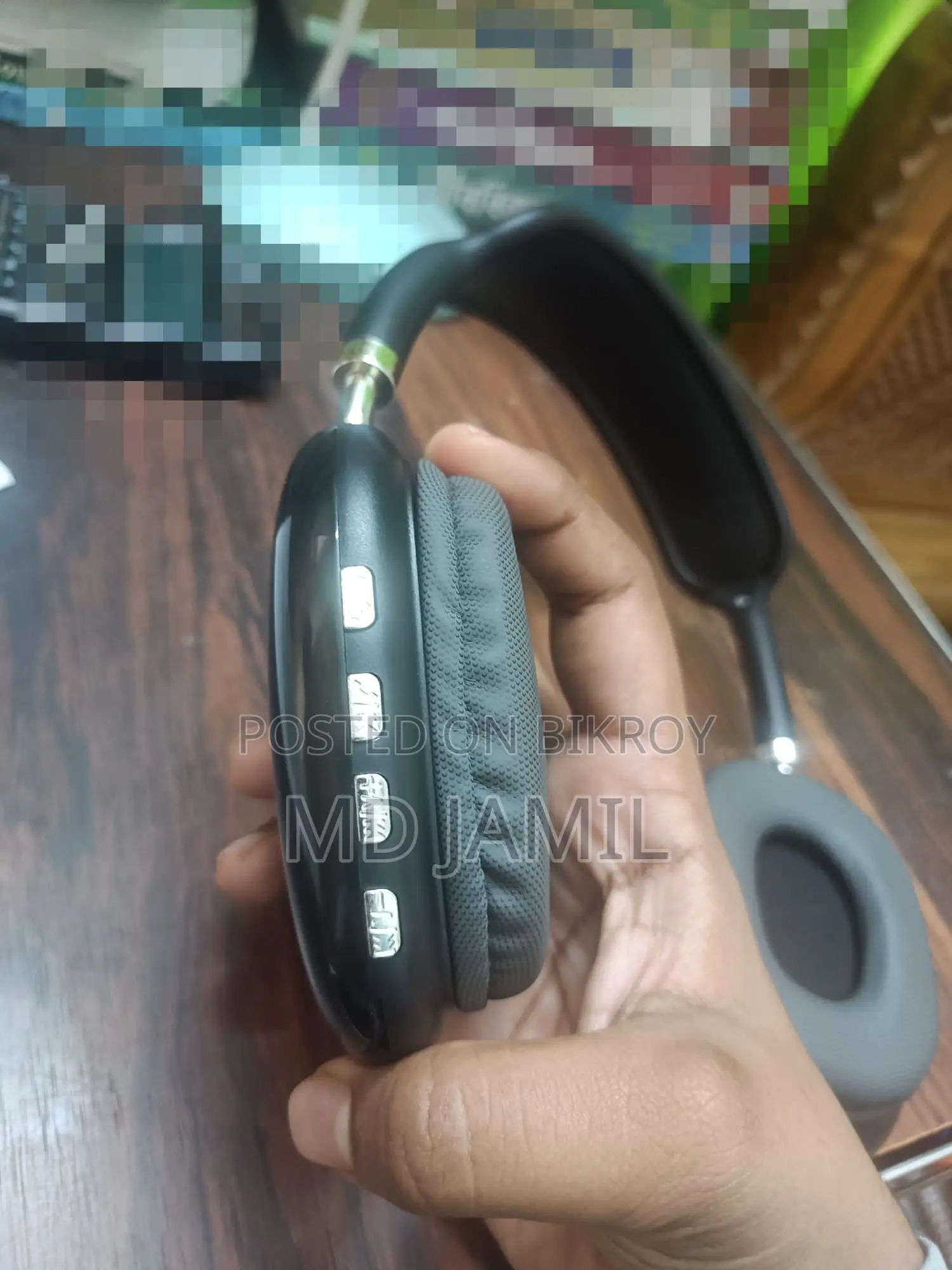 i12 JBL headphone