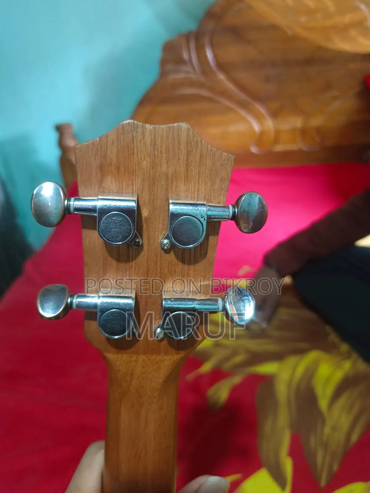 গিটার বিক্রয়ের জন্য