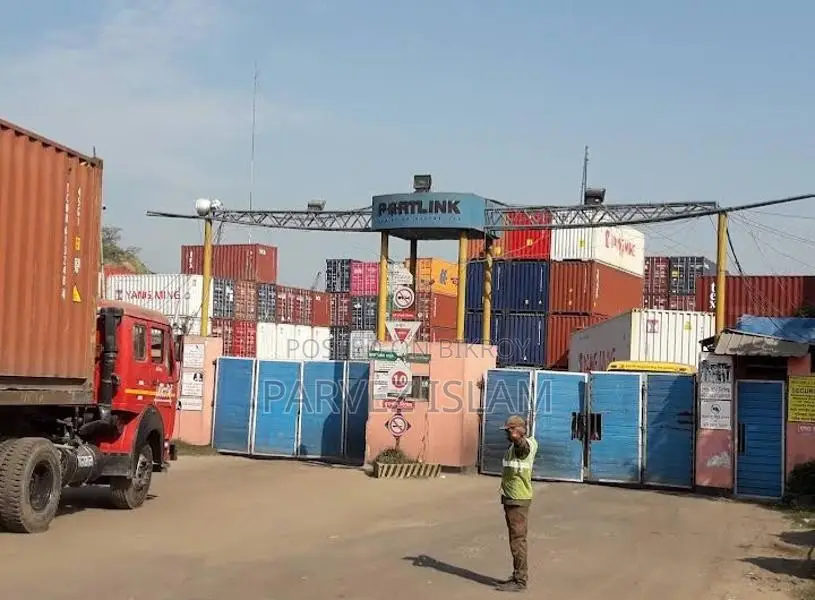 Helper for Container Loading and Unloading