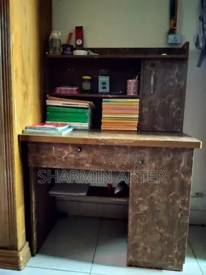 এই রিডিং টেবিলটি বিক্রয় করতে চাই।