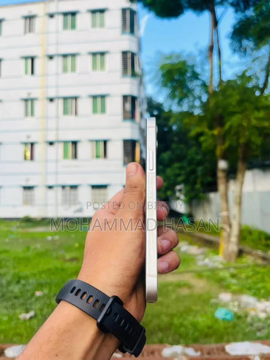Apple iPhone 12 (Used)