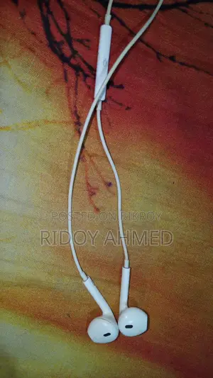 Apple EarPods with Lightning Connector অরিজিনাল
